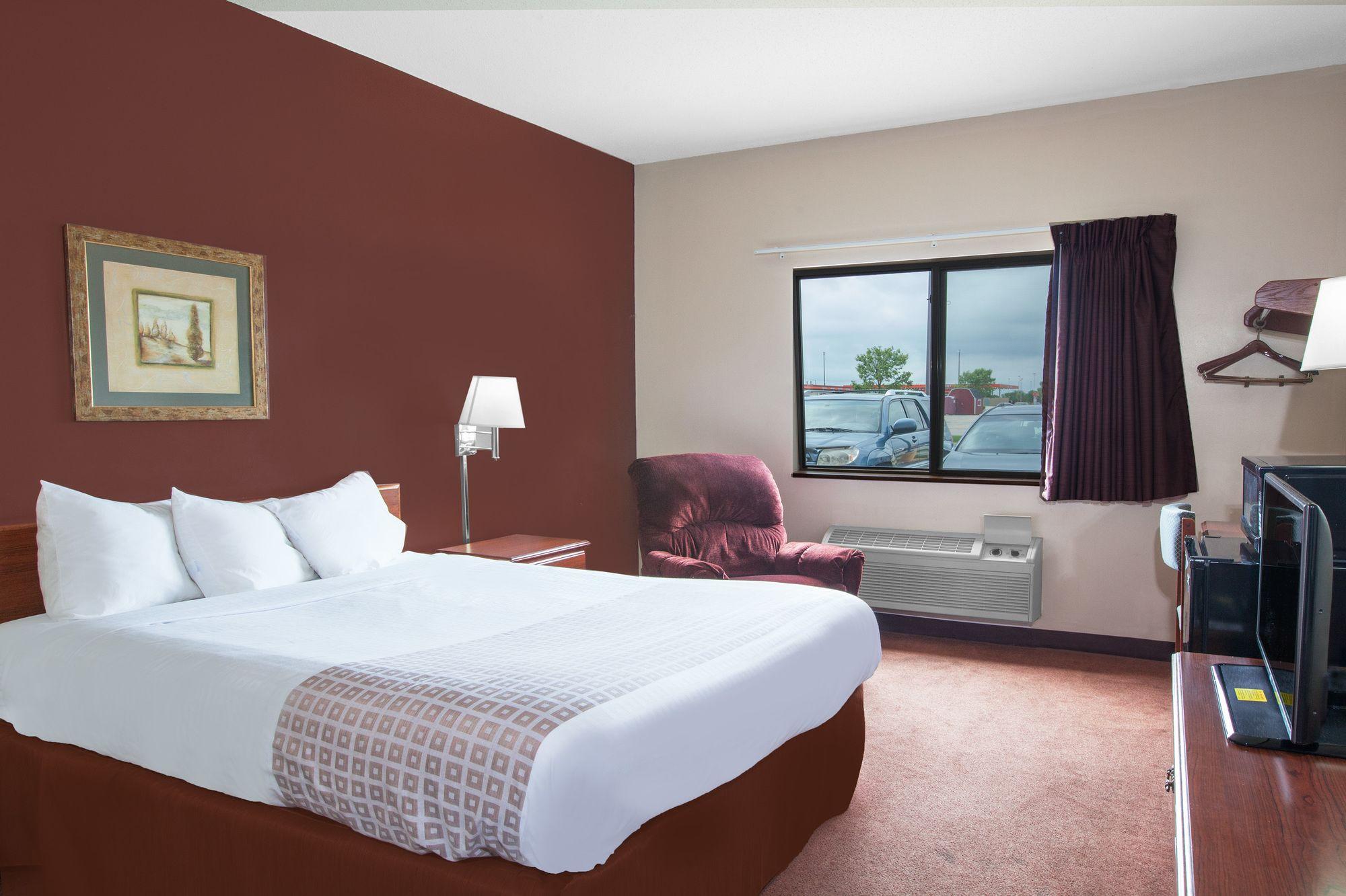 Super 8 By Wyndham Mason City Exterior foto