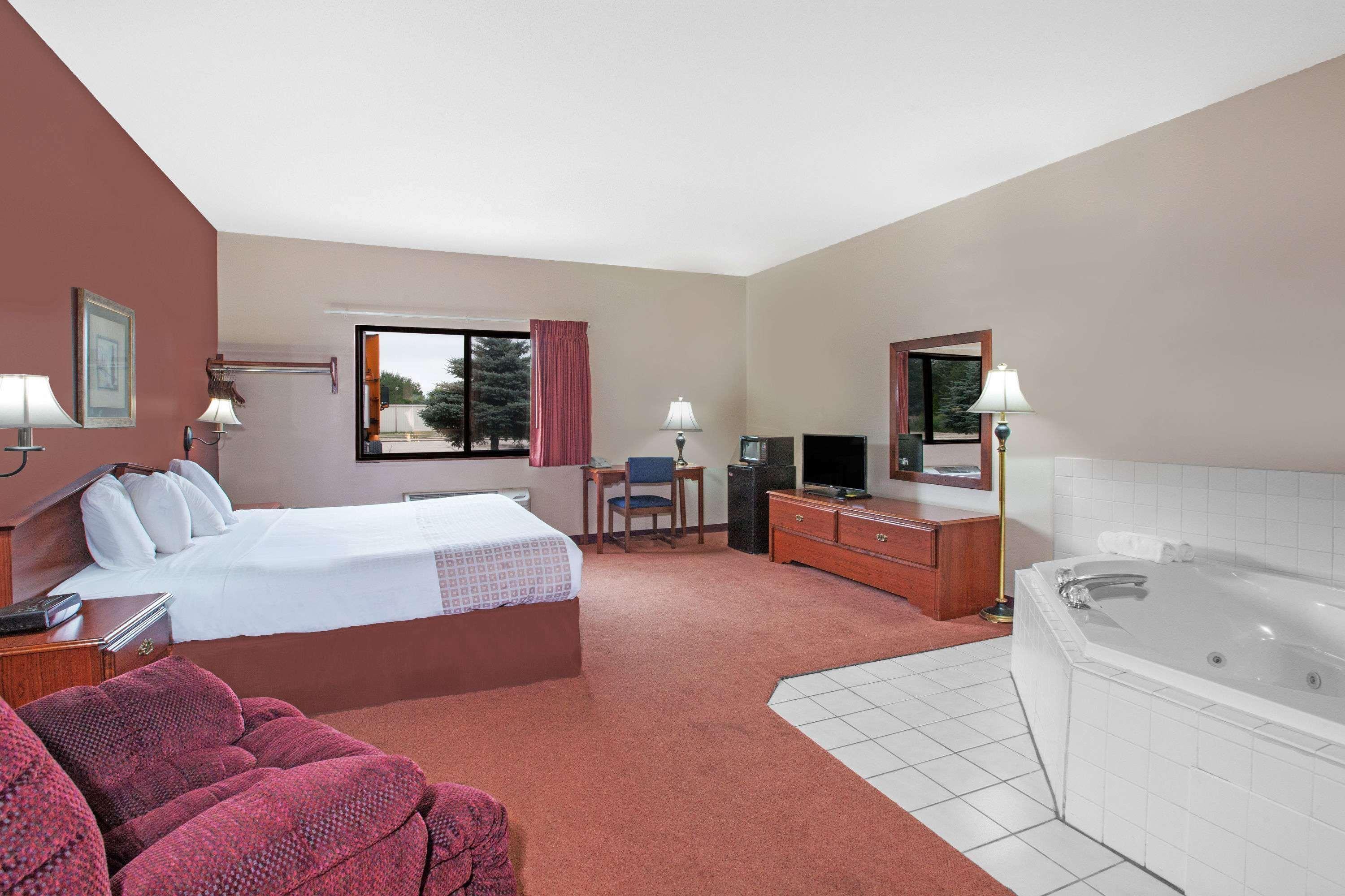 Super 8 By Wyndham Mason City Exterior foto