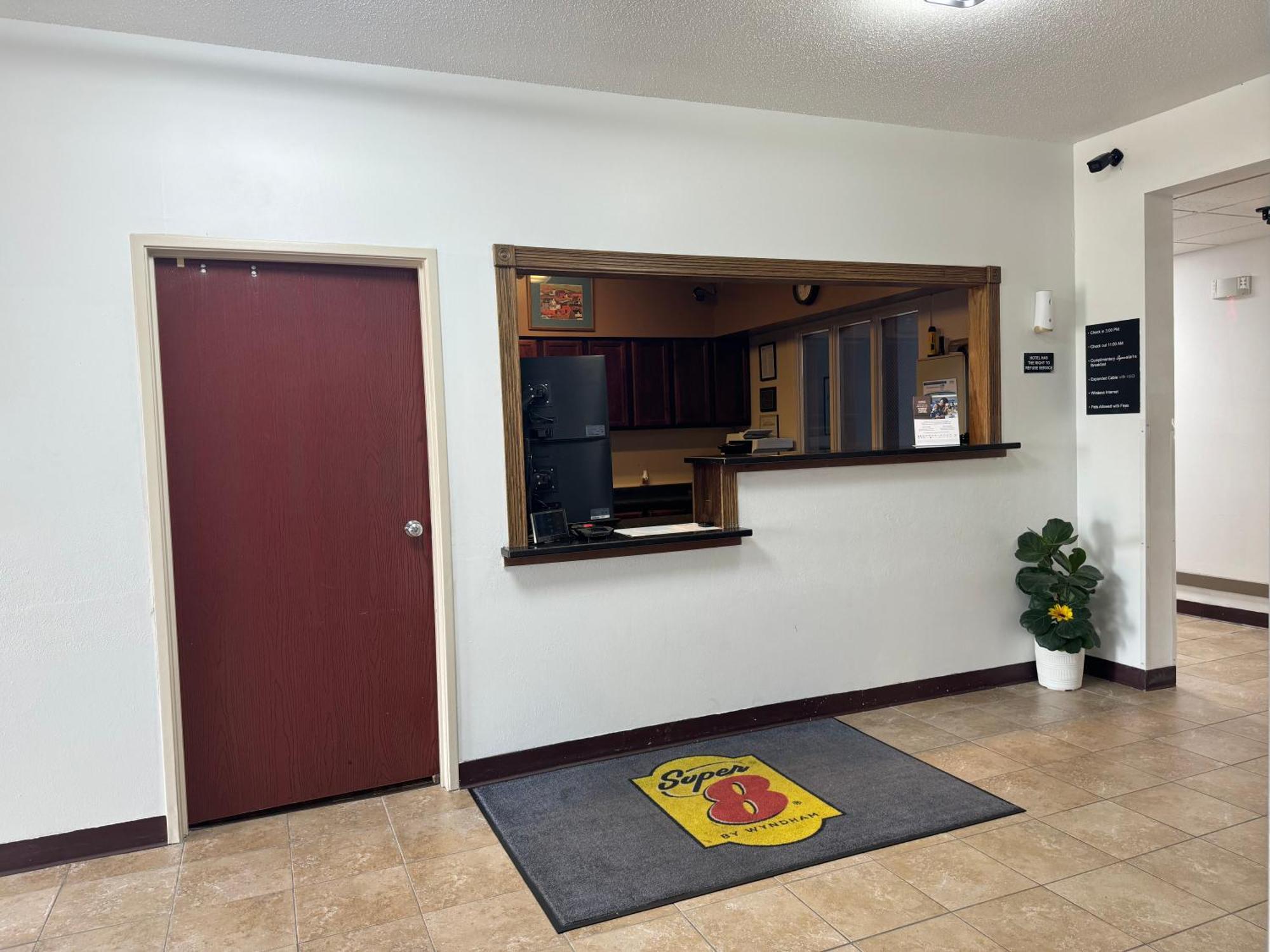 Super 8 By Wyndham Mason City Exterior foto